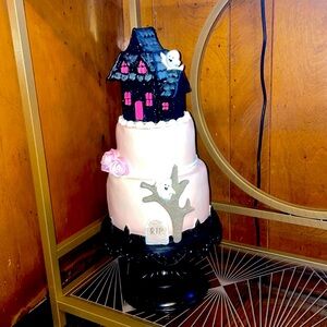 Viral Ecco pink Haunted House Cake Decoration